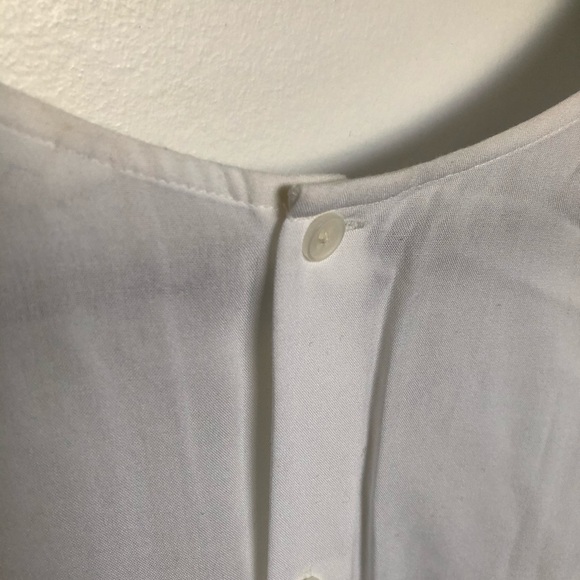Soft UNIQLO Dress Shirt - Picture 4 of 6